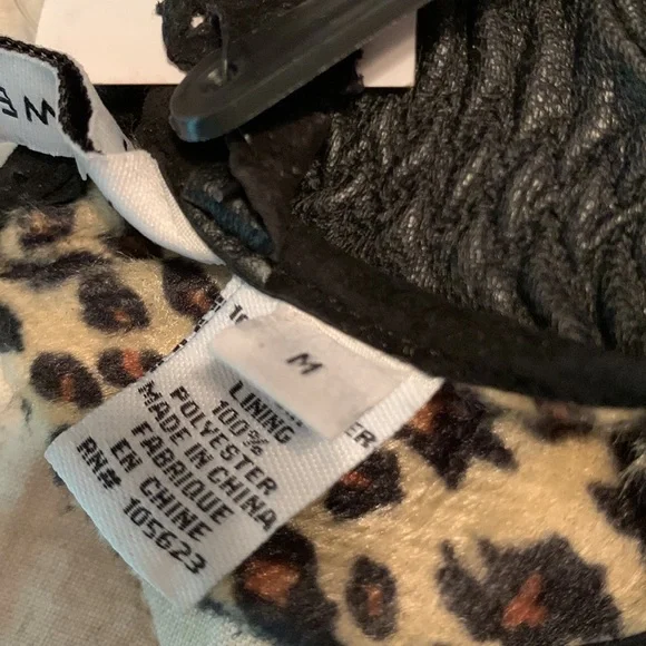 Leather studded gloves, Nine West, size M but more like a small, NWT - Picture 5 of 8